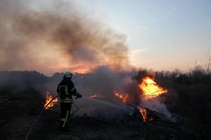 У Калинівському районі рятувальники ліквідували пожежу в екосистемі