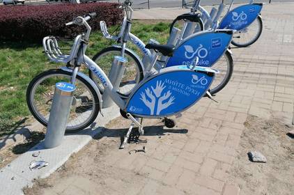 Покалічили Nextbike: біля Петроцентру обікрали станцію муніципального велопрокату