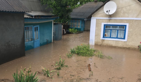 В Могилів-Подільському дощова вода підтопила три домогосподарства