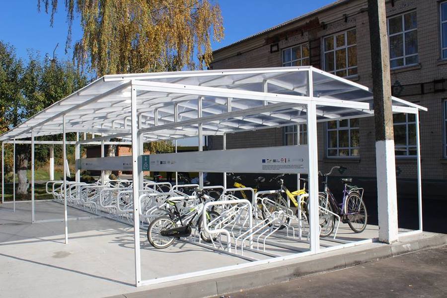 У Вінницькій області встановили велопарковки для школярів