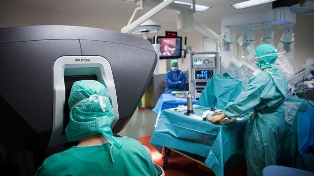 Вінницький робот-хірург ДаВінчі провів свою першу операцію