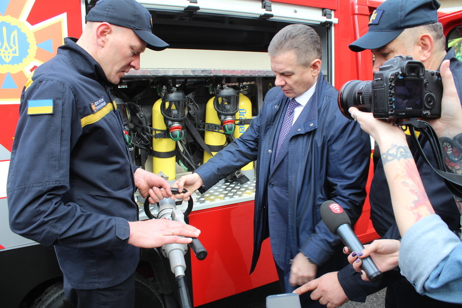 Бійцям ДСНС подарували нову пожежно-рятувальну техніку 