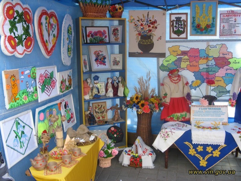 В центрі Вінниці майже півсотні закладів позашкільної освіти влаштували творчі майстерні 