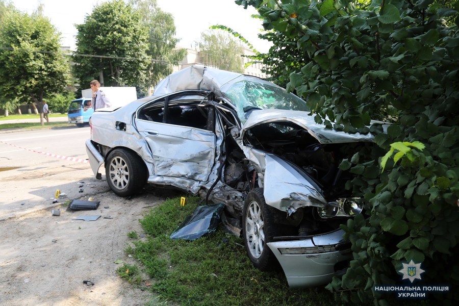 На вул. Лебединського зіткнулись п'ять автомобілів, одна людина загинула (оновлено)
