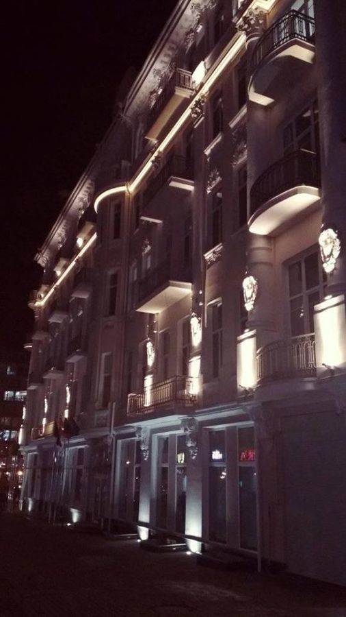 У Вінниці «запалили» фасад історичного готелю