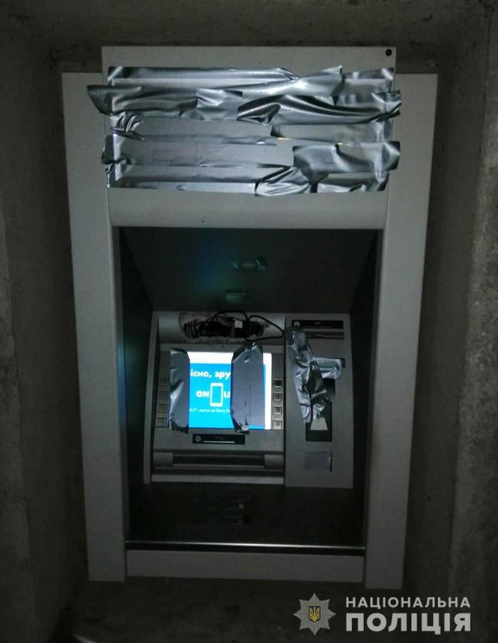 В Жмеринці двоє львів'ян намагались обікрасти банкомат