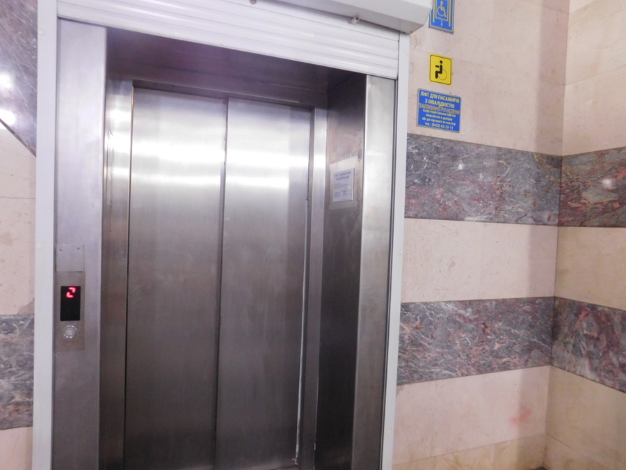Питання експлуатації ліфта вінницького залізничного вокзалу, вирішували на міністерському рівні.