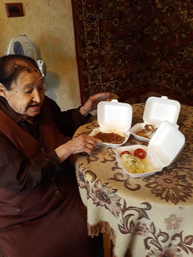 У Вінниці розпочали доставку гарячих обідів людям похилого віку