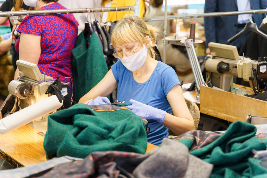 Колектив швейної фабрики «Поділля» привітали з Днем працівників легкої промисловості 