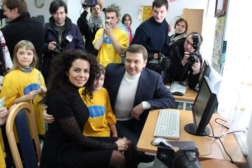 «УКРНЕТ» вместе с Потапом и Настей подарили компьютеры детям-сиротам