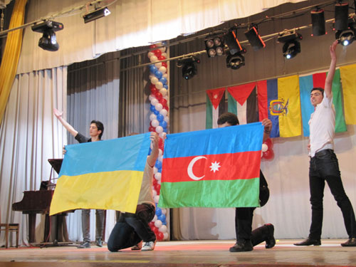 танок «Лізгінка» у виконанні земляцтва Азербайджану