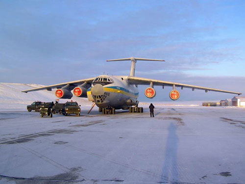 українські військові льотчики на літаку Іл-76МД перевезли на острові Гренландія понад 340 тисяч літрів пального