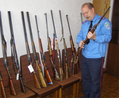 Більше 100 одиниць незареєстрованої зброї добровільно здали в міліцію