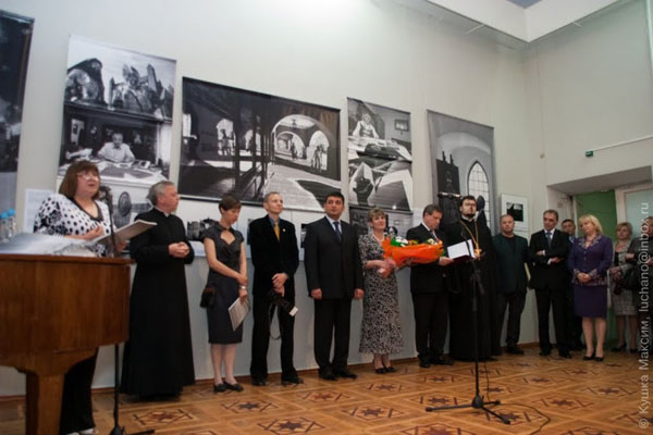 Краківські фотохудожники Малгожата і Єжи Карнасевичі презентували у краєзнавчому музеї виставку „Польща і Поляки на зламі епох”