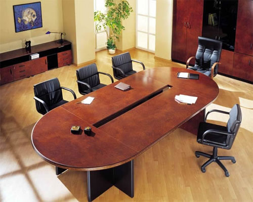 Большой раскладной стол в личном кабинете