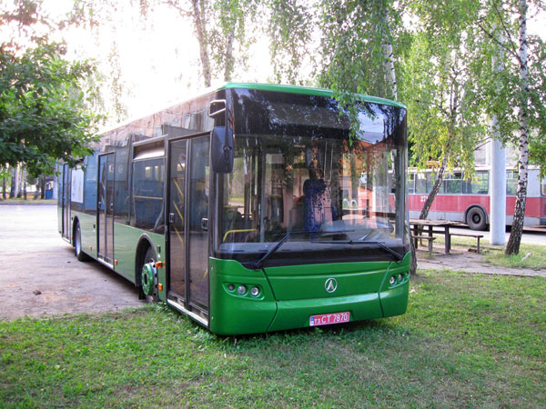 Новый автобус ЛАЗ в депо. Автор фото ANDREY