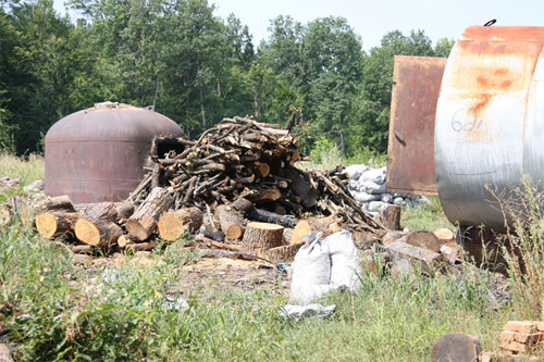 В Чечельницькому районі виявлено підпільний цех по виготовленню деревинного вугілля