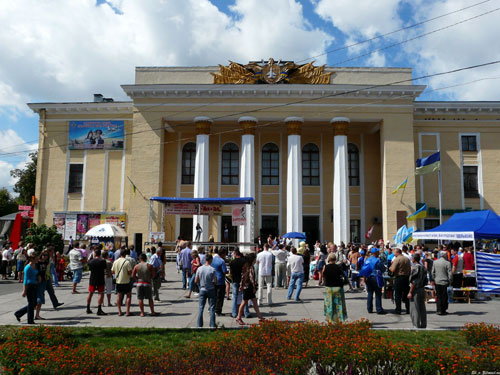 21-22 августа в Виннице прошла I
Всеукраинская ярмарка «Школьный вернисаж»