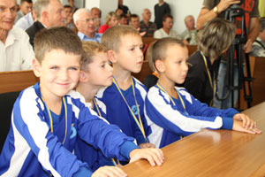 Напередодні Дня фізичної культури та спорту вінницьких спортсменів та тренерів привітали представники міської влади