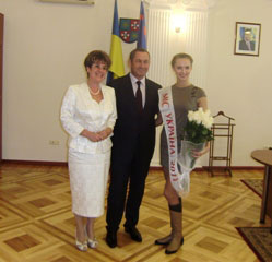 Керівники області вітали «Міс Україна-2011» вінничанку Ярославу Курячу 