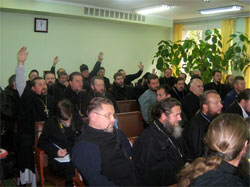 У Вінниці вирішили - священники сядуть за армійські парти