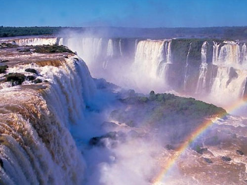 Водоспади Ігуасу на кордоні Аргентини і Бразилії