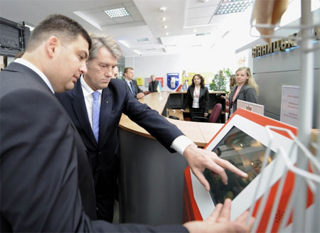 Президент ознайомився із роботою новоствореного Центру адміністративних послуг «Прозорий офіс» Вінницької міськради