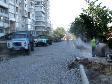 Нові дороги, які будуватимуть у Вінниці, проектуватимуть із зливовими каналізаціями.