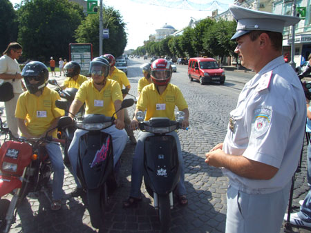 Починаючи з 16 липня вінницький мото-скутер клуб "Скутер-лайф" спільно із ДАІ буде патрулювати вулиці.