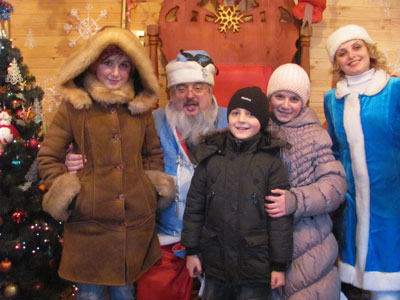 Дітки отримали подарунки у Резиденції Діда Мороза завдяки акції "День світлих вчинків"
