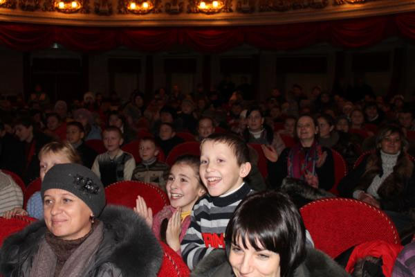 У театрі Садовського привітали з новорічними святами діток з Вінницької області