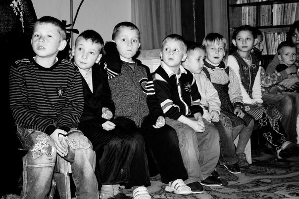 Вихованці дитячого будинку у смт Вороновиця