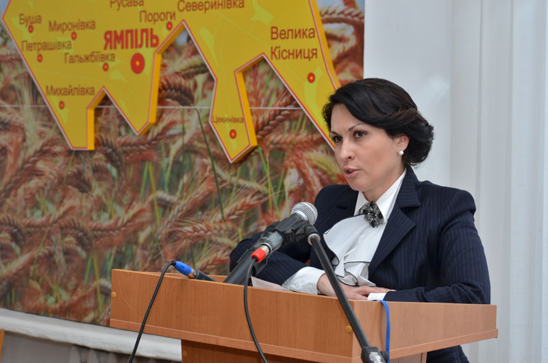 Оксана Калетник на прес-конференції у Ямполі