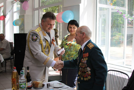Ветеранів Великої вітчизняної війни відзначили почесними грамотами, грошовими преміями та відзнаками УМВС та Асоціації ветеранів МВС України