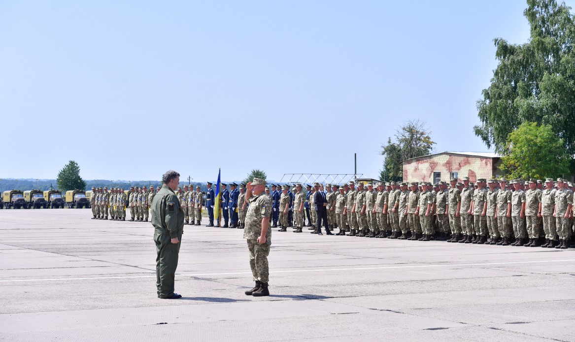 Президент у Вінниці нагородив військових льотчиків з нагоди Дня Повітряних Сил ЗСУ