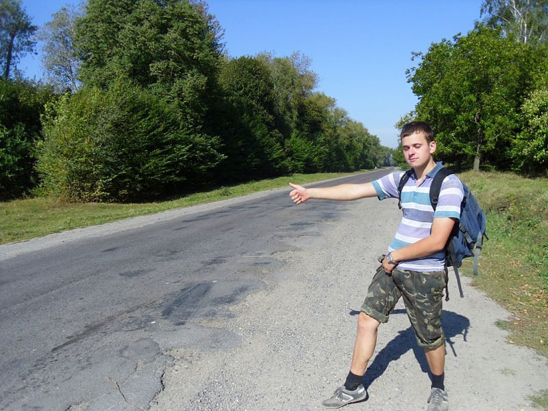 Олексій Каратаєв подорожує автостопом