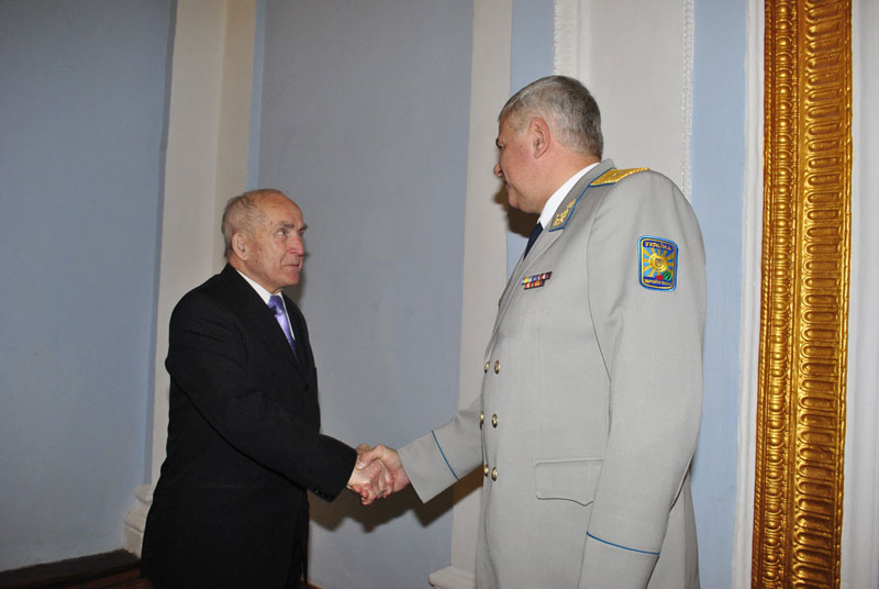  З нагоди 21-ї річниці Збройних Сил України, привітали  кращих військовослужбовців