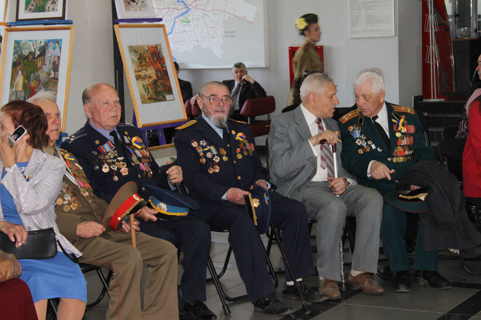 День Перемоги у Вінниці розпочався з вшанування ветеранів у мерії