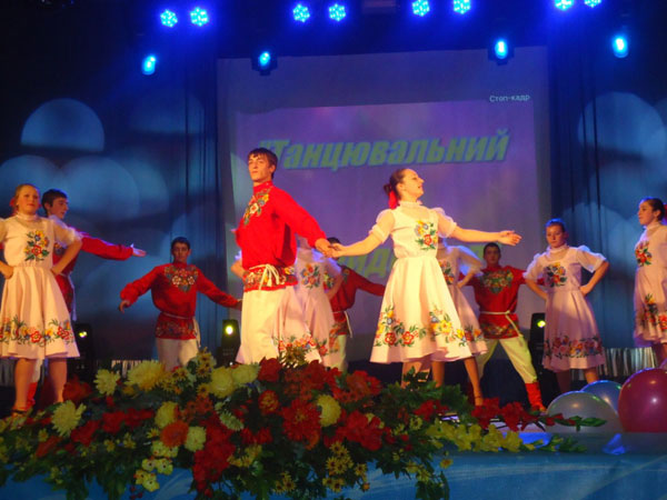 Учасники фестивалю-конкурсу «Танцювальний калейдоскоп» 