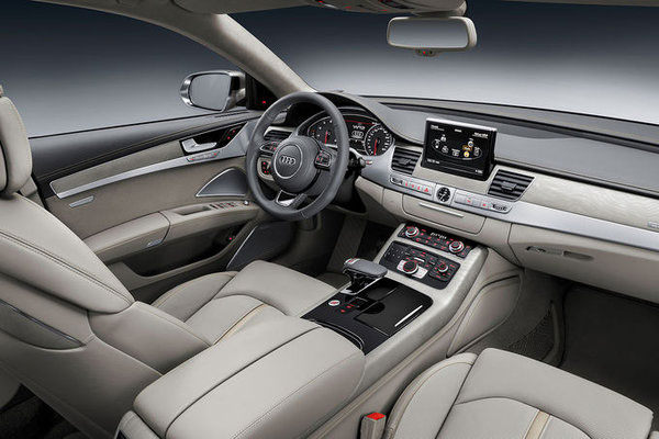 Новая Audi A8 и её матричные фары
