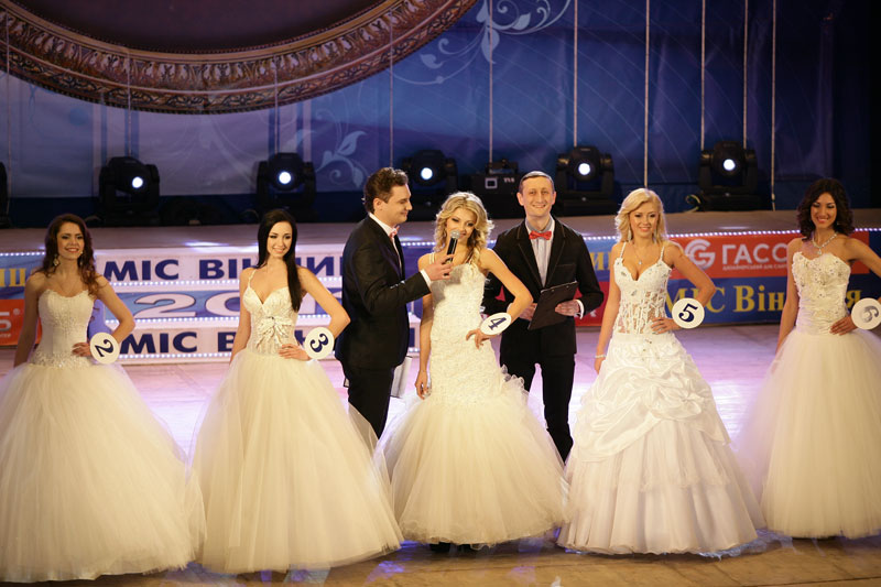 перший фінальний вихід конкурсанток "Міс Вінниця-2013"