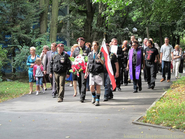 Меморіальні дошки пам`яті знищеного римо-католицького кладовища і жертв комуністичного режиму відкрили у Центральному парку