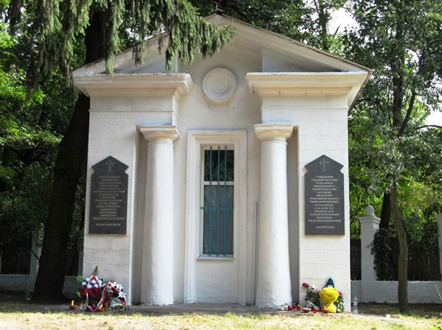 Меморіальні дошки пам`яті знищеного римо-католицького кладовища і жертв комуністичного режиму відкрили у Центральному парку