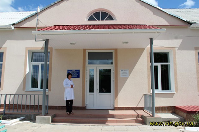 Голова ОДА відвідав лікарню у Ямпільському районі, яка обслуговує понад 2,6 тис мешканців