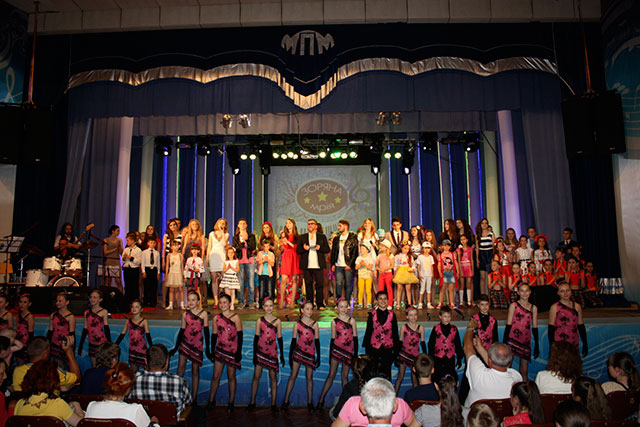 В Міжнародний день захисту дітей у Міському палаці систецтв відбувся фестиваль "Зоряна мрія"