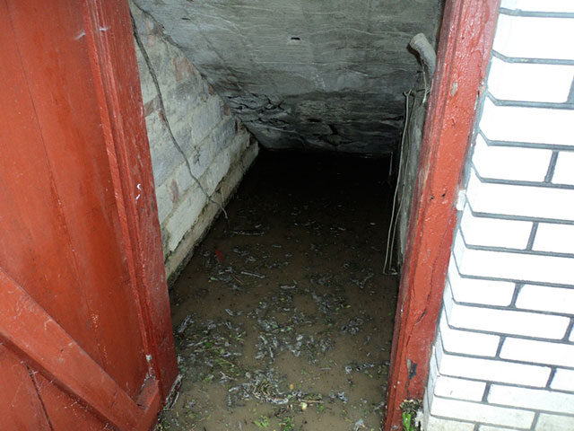 У Погребищенському районі рятувальники відкачують воду із затоплених зливою підвалів