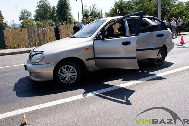 На в'їзді у Вінницю з боку Барського шосе розстріляли авто. Є поранені