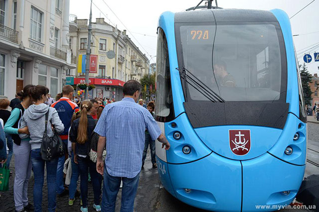 Сьогодні в.о. міського голови Сергій Моргунов дякував працівникам Вінницької транспортної компанії, які зробили новий трамвай