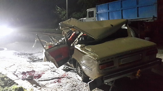 На Вінниччині "ВАЗ" зіткнувся із вантажівкою. Водій та пасажир "трійки" загинули
