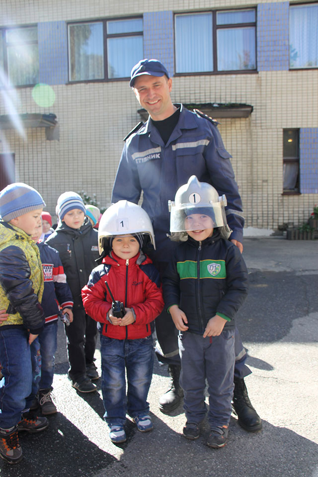 Вихованців дитсадочка №74 вінницькі рятувальники навчали основам цивільного захисту